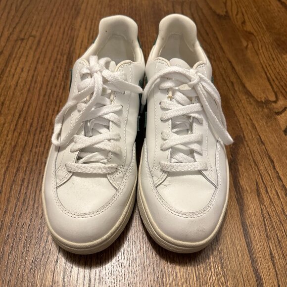 Veja V-12 Sneaker in Extra-White & Cyprus - Picture 8 of 8